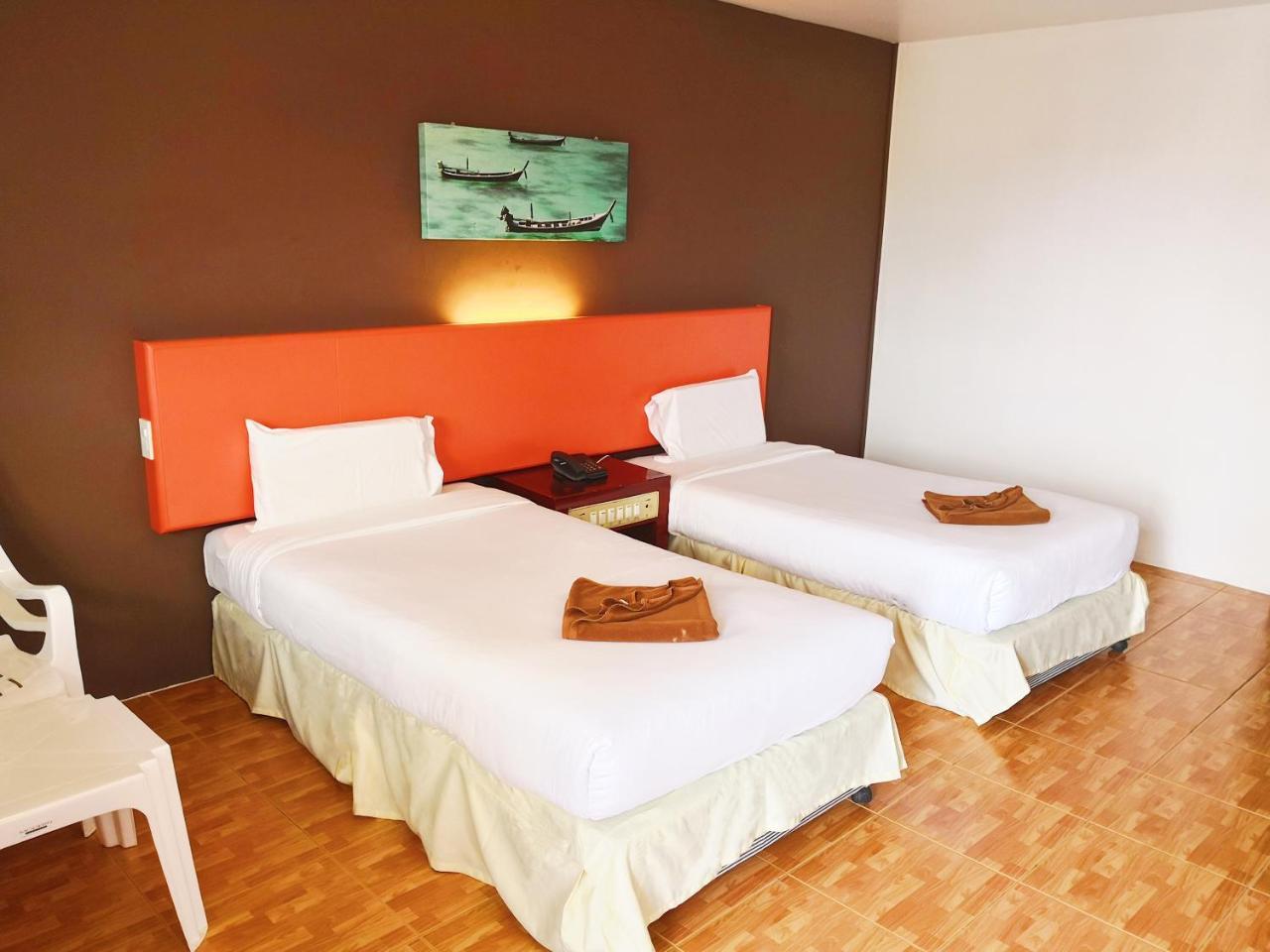 Patong 7Days Premium Hotel Phuket Esterno foto