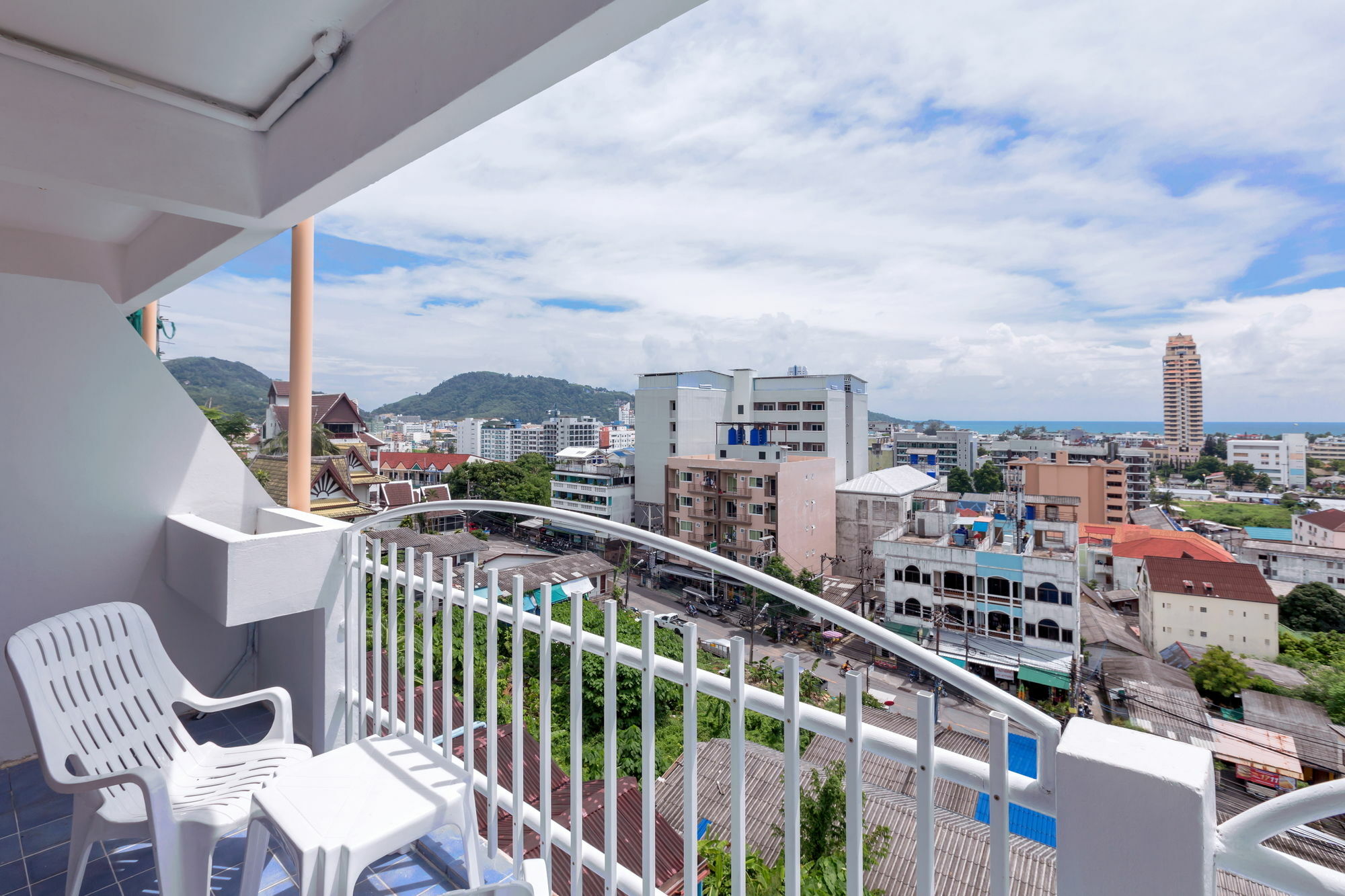Patong 7Days Premium Hotel Phuket Esterno foto