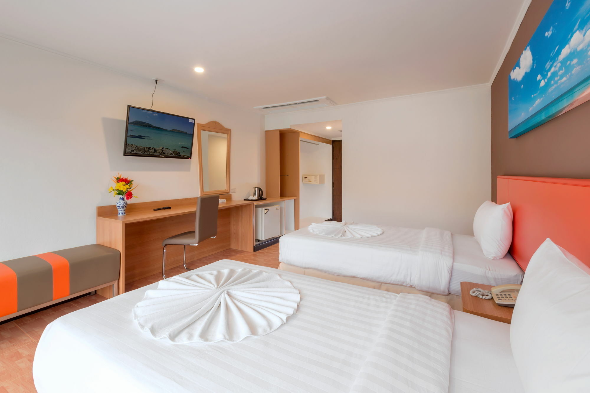 Patong 7Days Premium Hotel Phuket Esterno foto